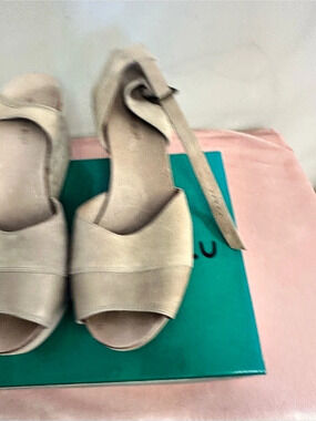 Chocolat Blu Beige Open-Toe Heels